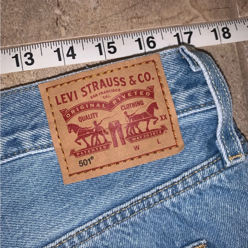 LEVI’S | 501 Denim Jean Shorts in Luxor Baked Light Wash, Size 33